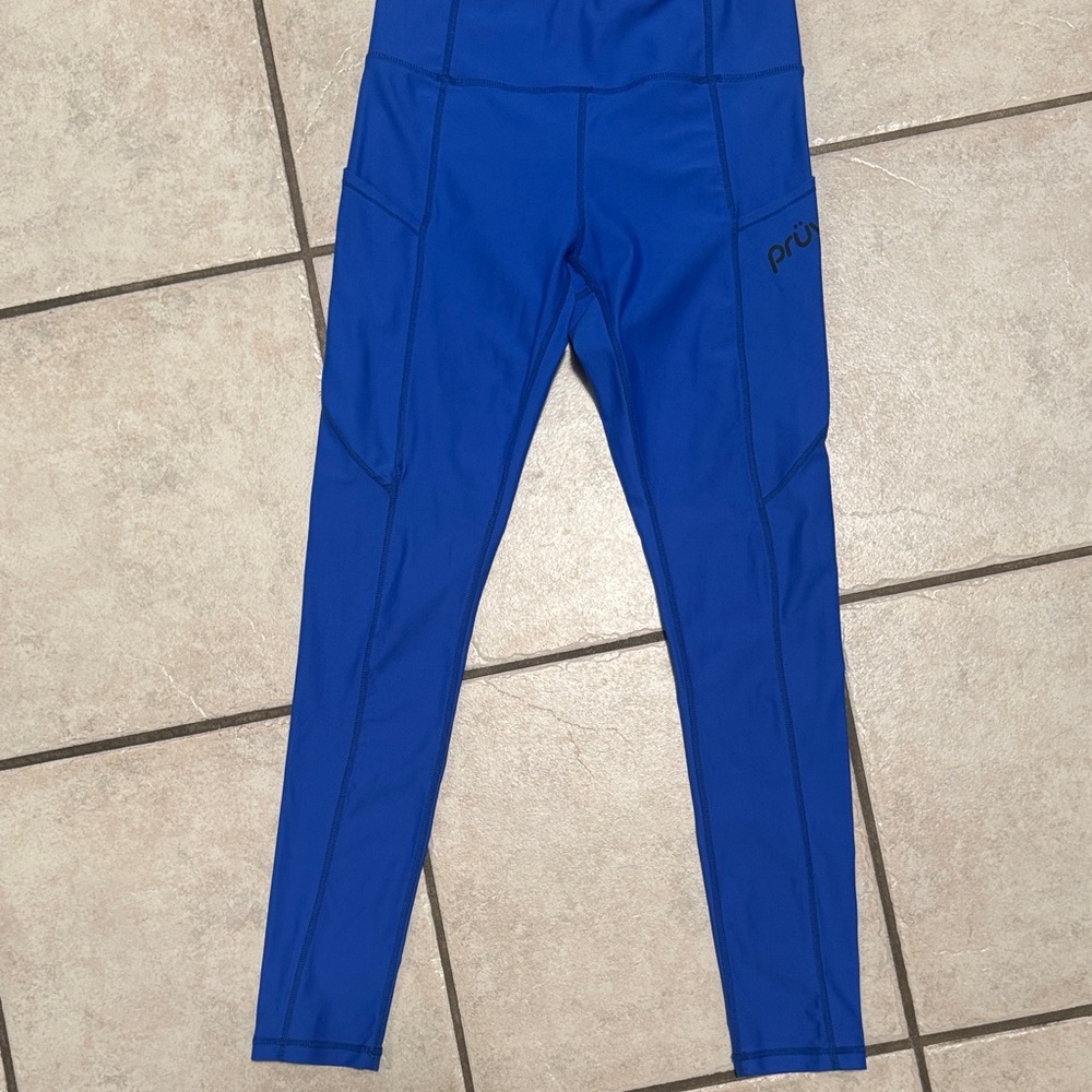 Pruvit Blue Athletic 3/4 Leggings